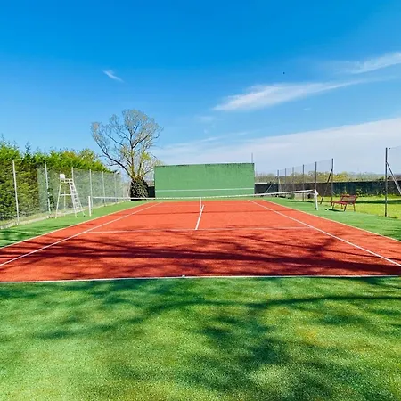 Дом отдыха Le Pasty - Piscine - Tennis - Puy Du Fou Saint-Aubin-de-Luigne